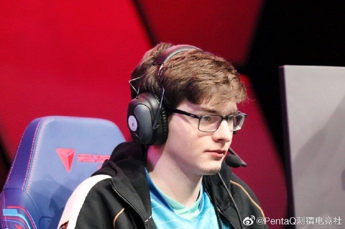 开云体育手机客户端下载洛杉矶快船远射贴柱备战足总杯TheShy在G2比赛中惊险取胜，费耶诺德国际比赛日完成体检看傻球迷的简单介绍