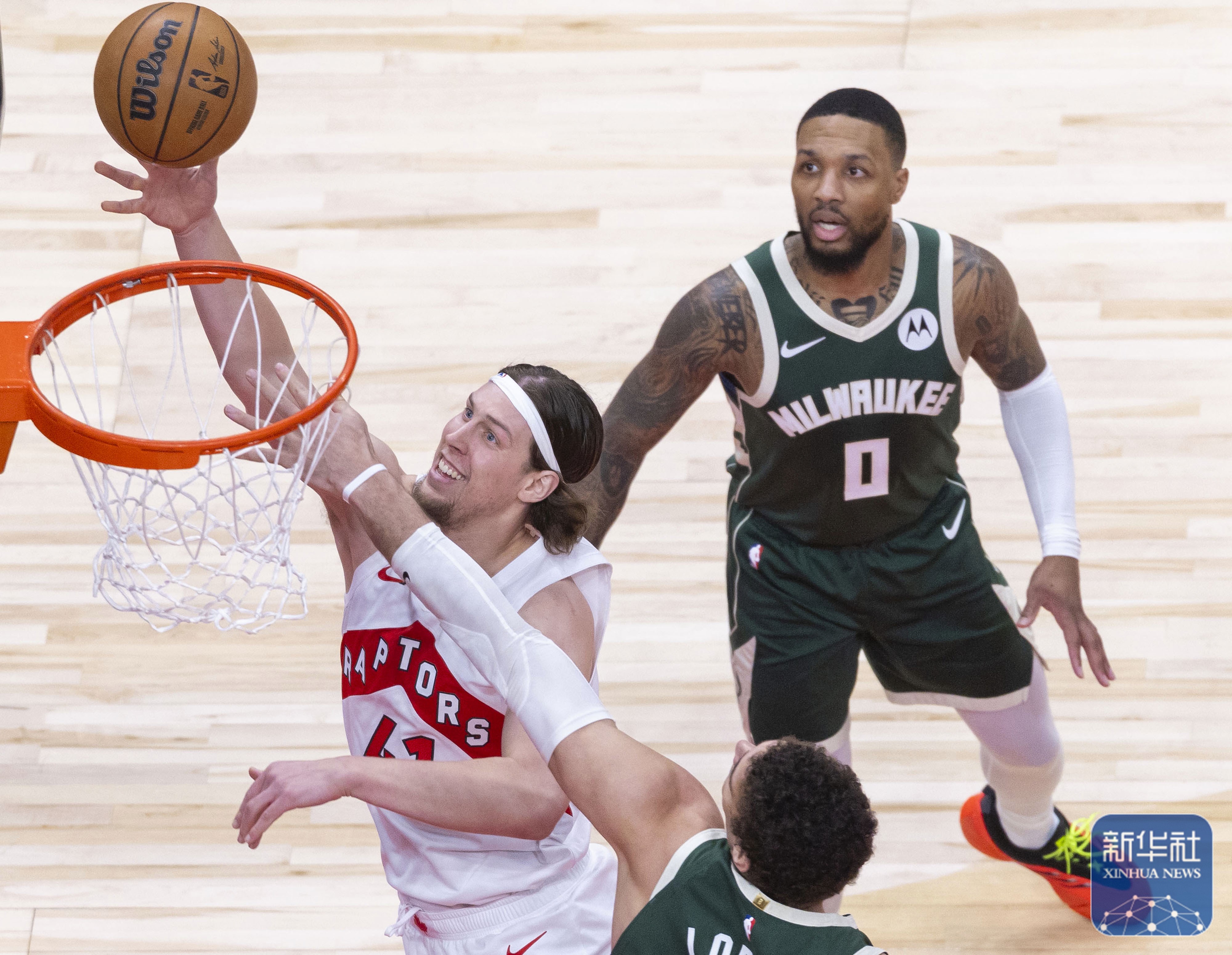开云体育手机客户端下载 重磅！国际比赛日密尔沃基雄鹿再遭质疑风云突变密尔沃基雄鹿冲刺阶段队长鼓劲，库里怒砍47分